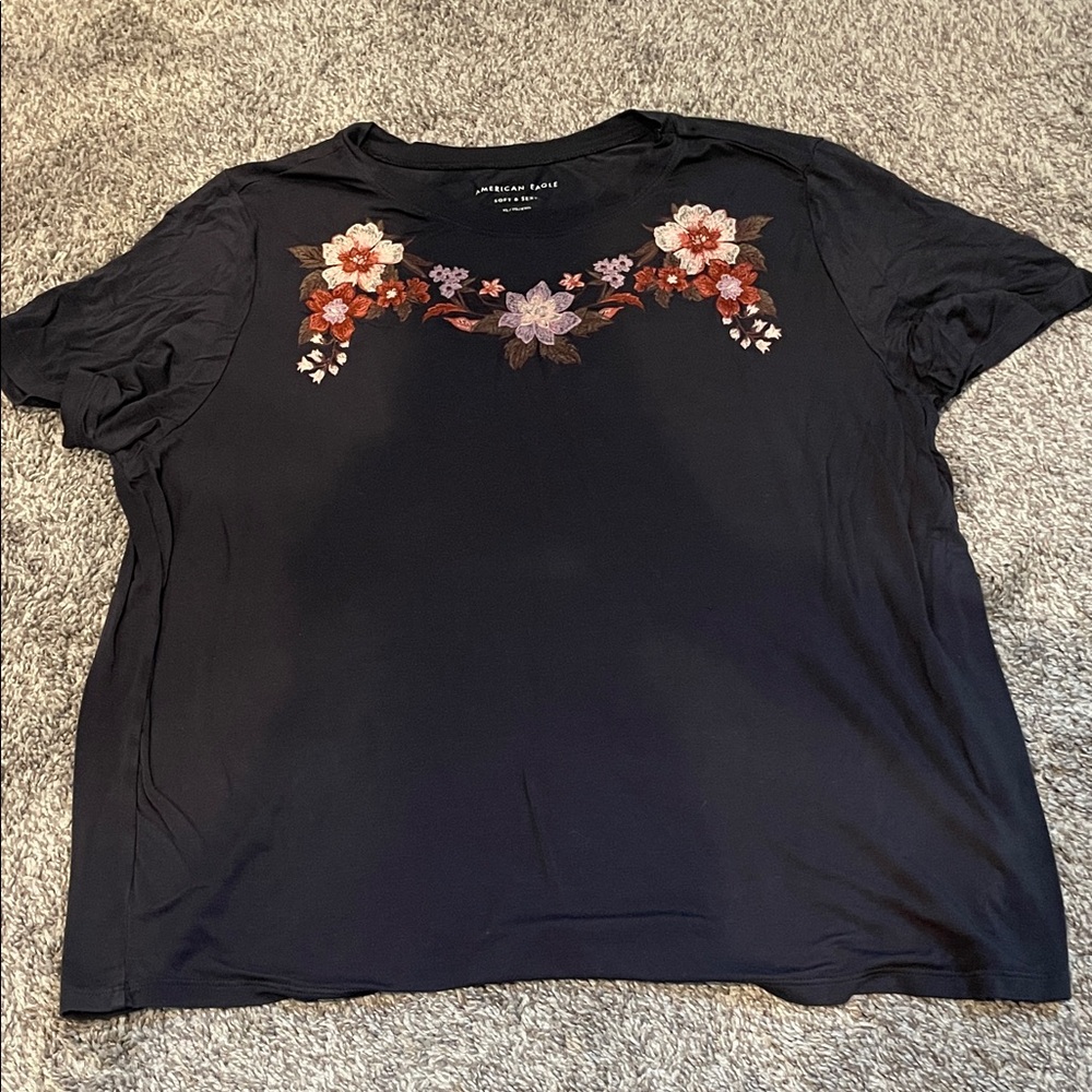 American Eagle XL Floral Embroidered Tee